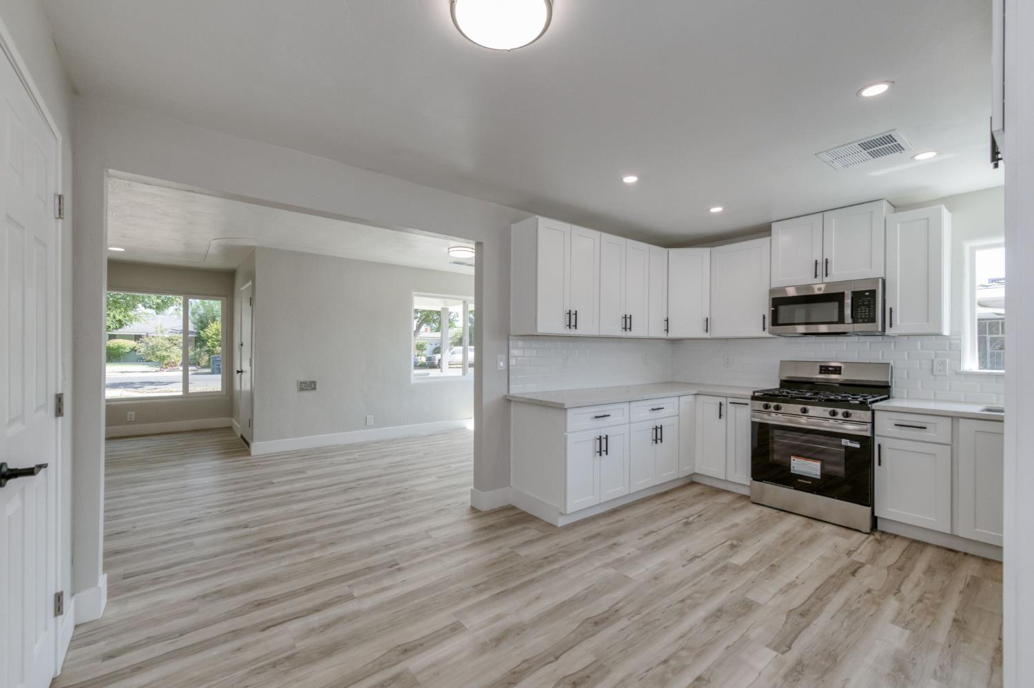1025 W Fedora Ave, Fresno, CA 93705