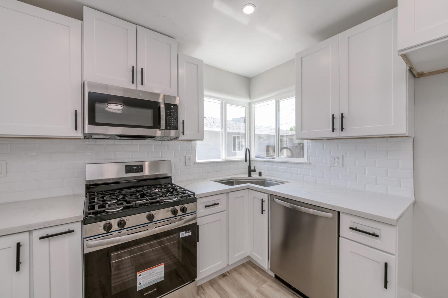 1025 W Fedora Ave, Fresno, CA 93705