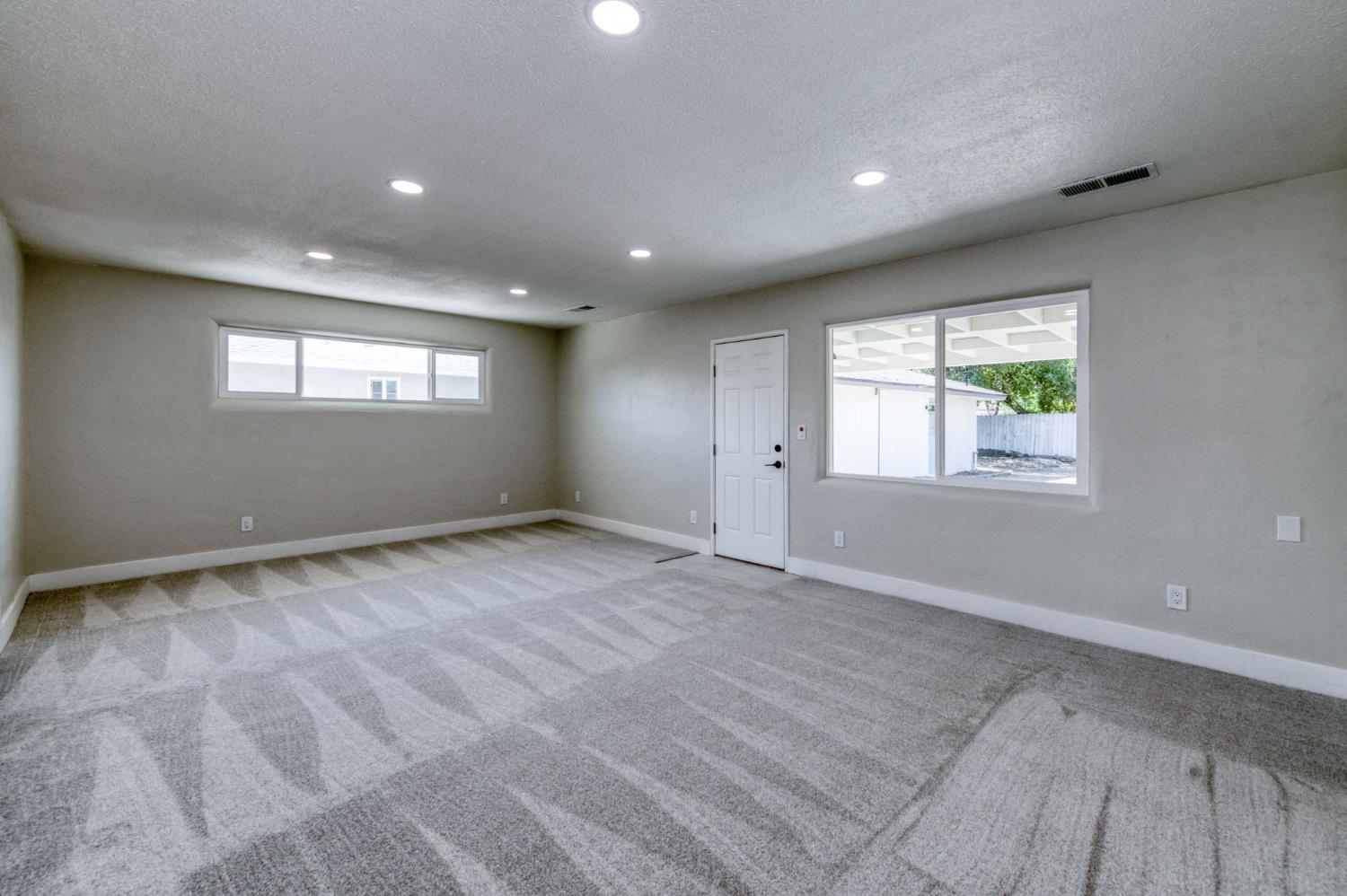 1025 W Fedora Ave, Fresno, CA 93705