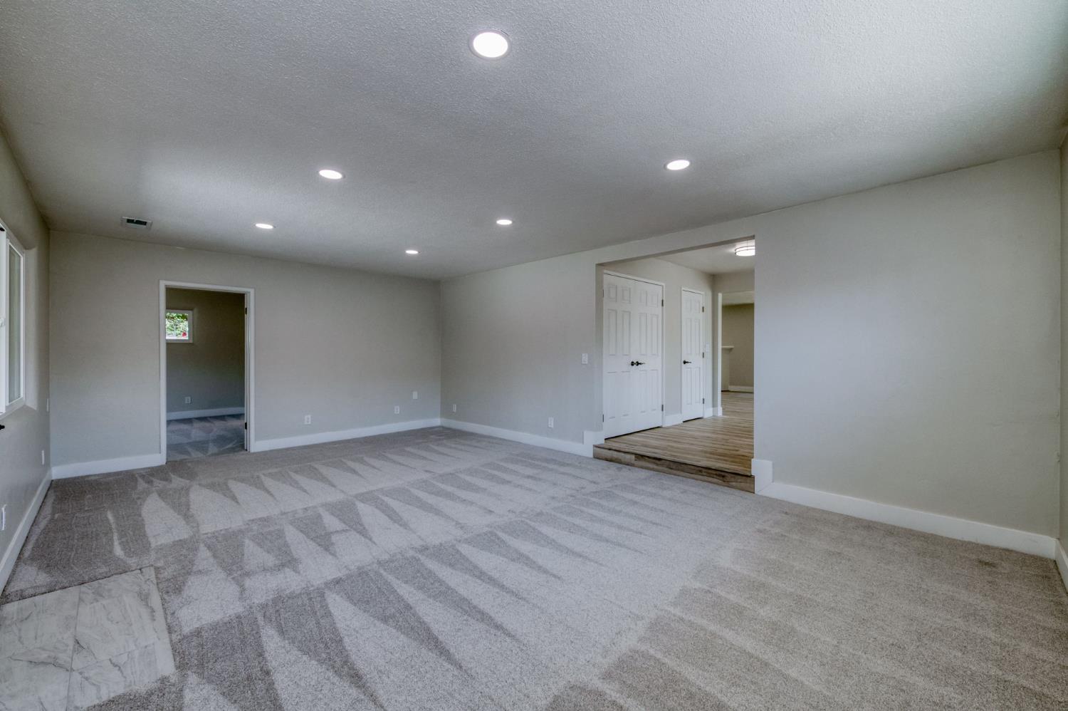 1025 W Fedora Ave, Fresno, CA 93705