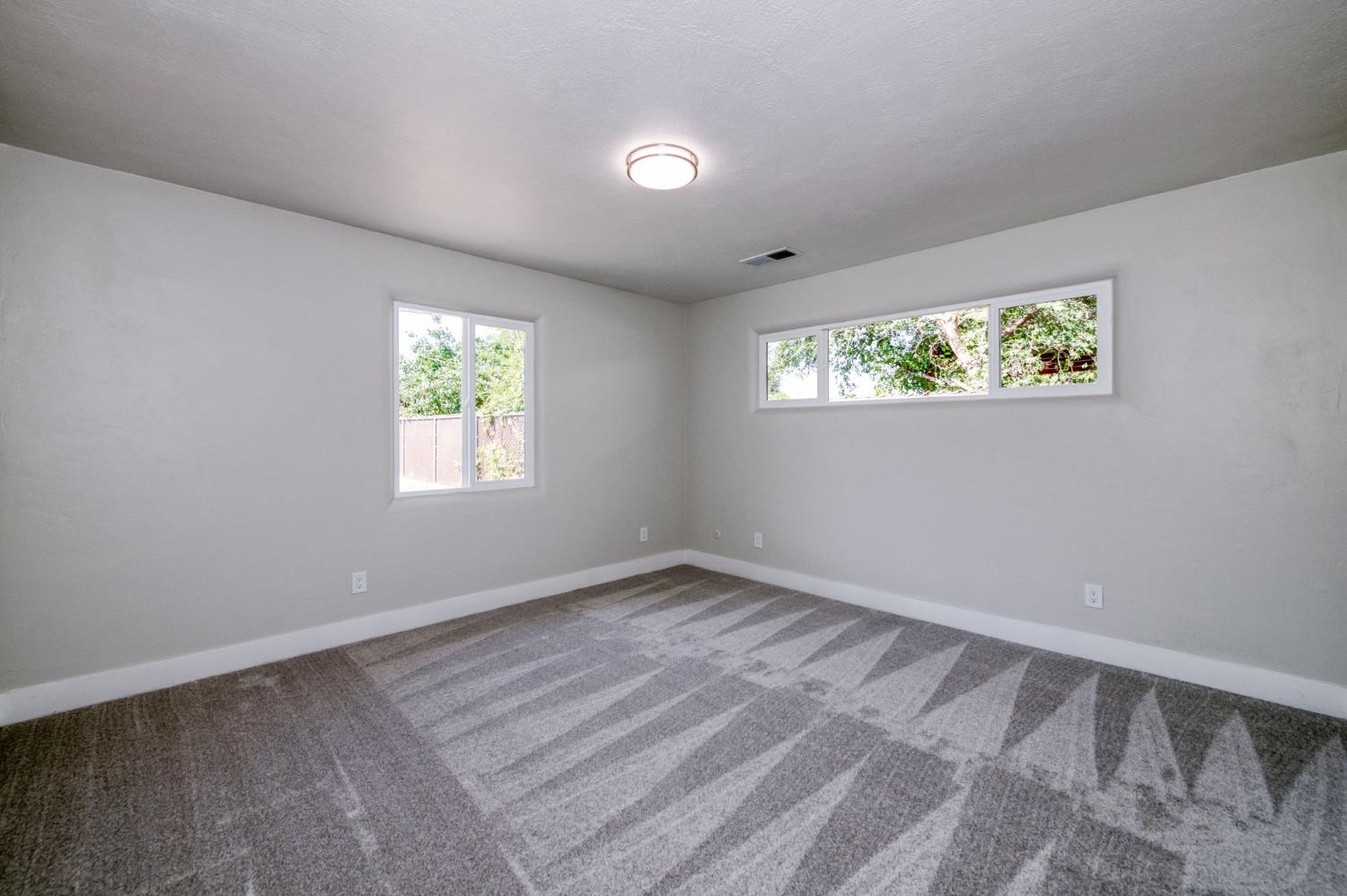 1025 W Fedora Ave, Fresno, CA 93705