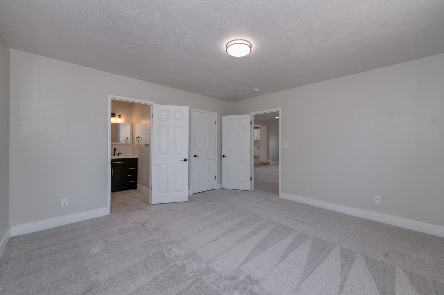 1025 W Fedora Ave, Fresno, CA 93705