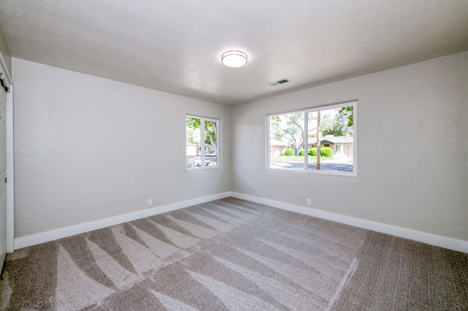 1025 W Fedora Ave, Fresno, CA 93705