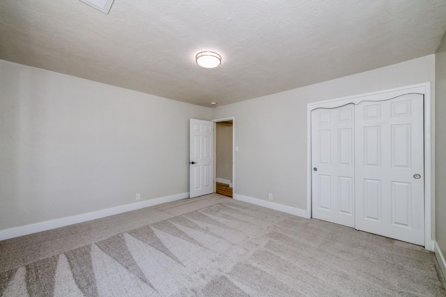 1025 W Fedora Ave, Fresno, CA 93705