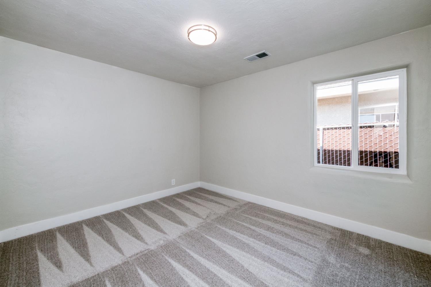 1025 W Fedora Ave, Fresno, CA 93705