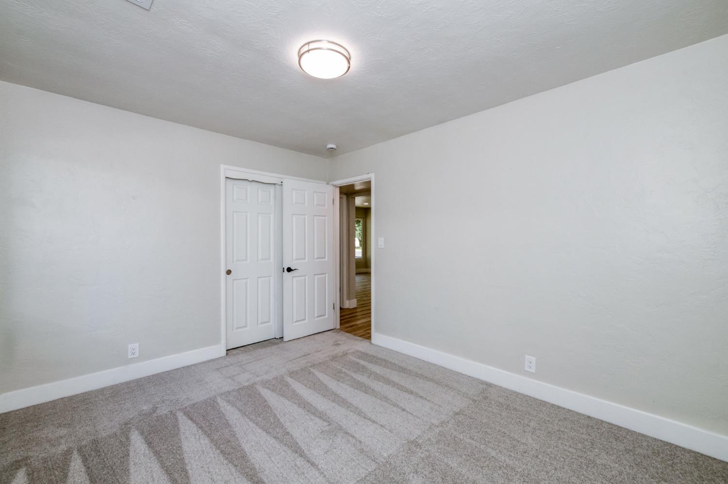 1025 W Fedora Ave, Fresno, CA 93705