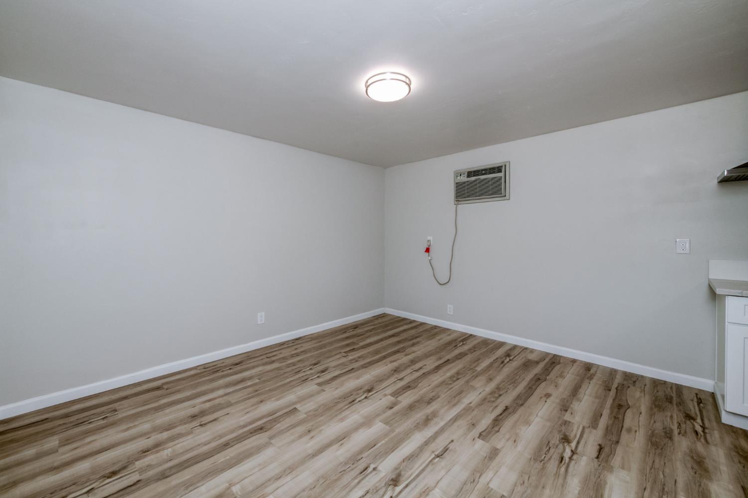 1025 W Fedora Ave, Fresno, CA 93705