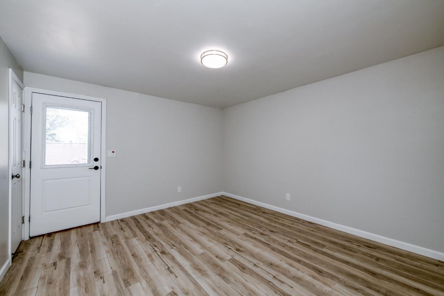 1025 W Fedora Ave, Fresno, CA 93705