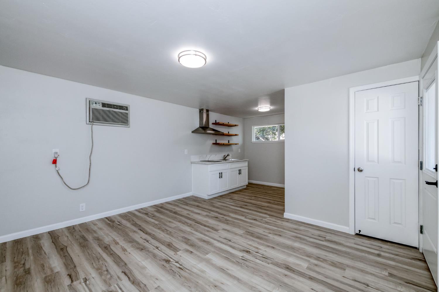1025 W Fedora Ave, Fresno, CA 93705