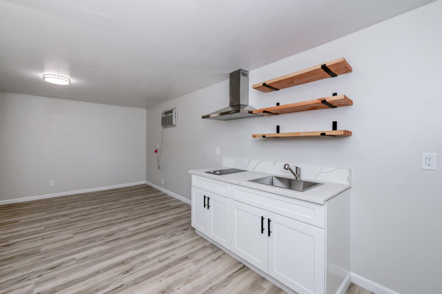 1025 W Fedora Ave, Fresno, CA 93705