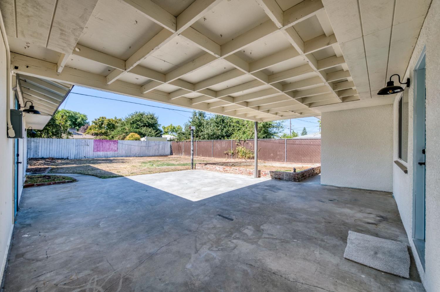 1025 W Fedora Ave, Fresno, CA 93705