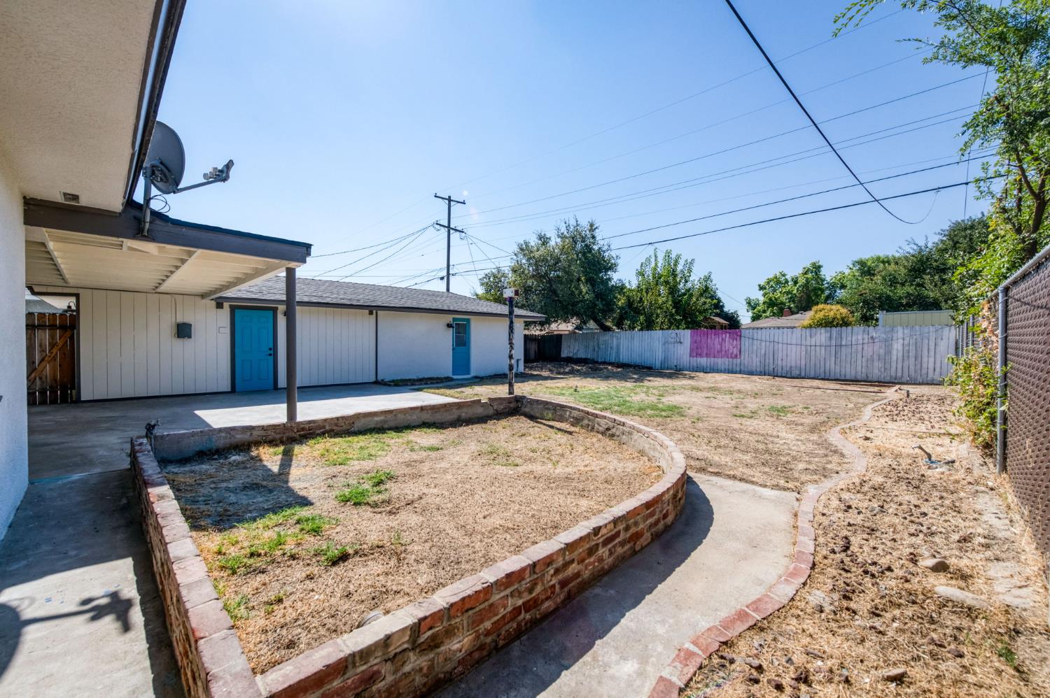 1025 W Fedora Ave, Fresno, CA 93705