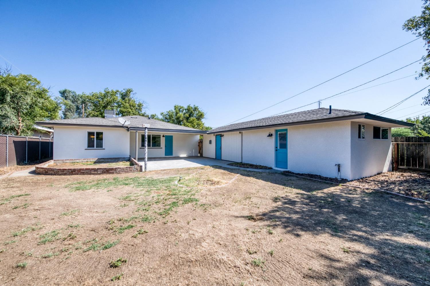 1025 W Fedora Ave, Fresno, CA 93705