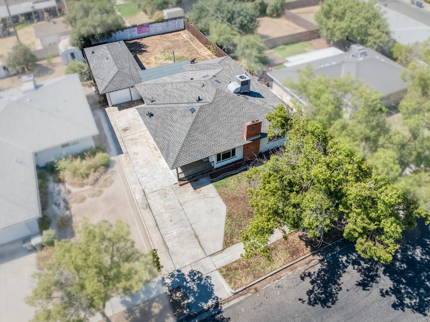 1025 W Fedora Ave, Fresno, CA 93705