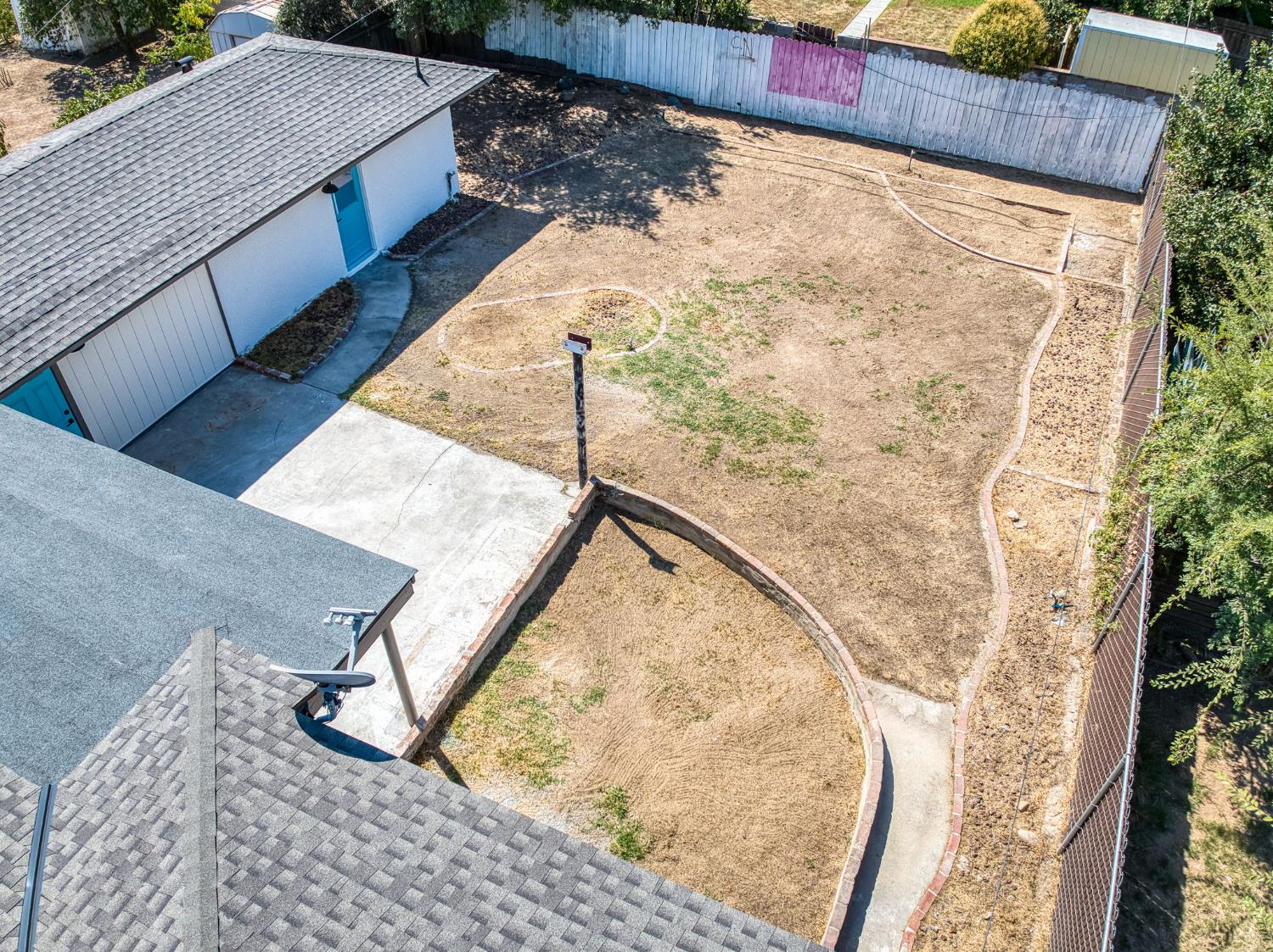 1025 W Fedora Ave, Fresno, CA 93705