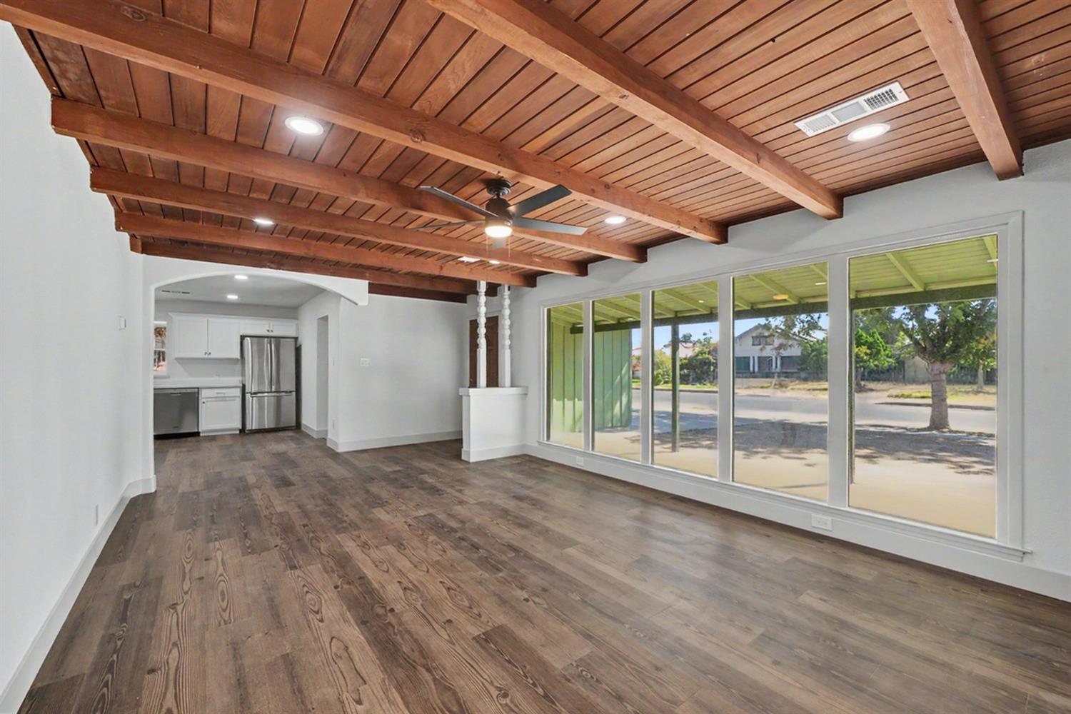 1049 N Farris Ave, Fresno, CA 93728