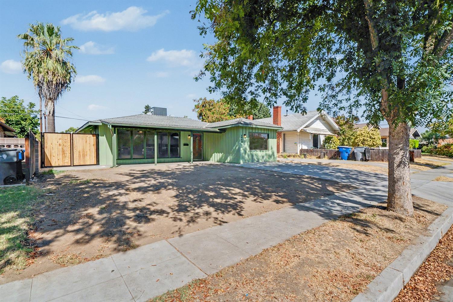 1049 N Farris Ave, Fresno, CA 93728