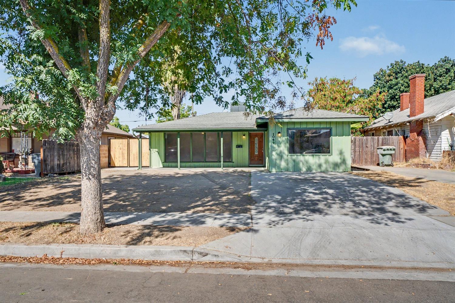 1049 N Farris Ave, Fresno, CA 93728