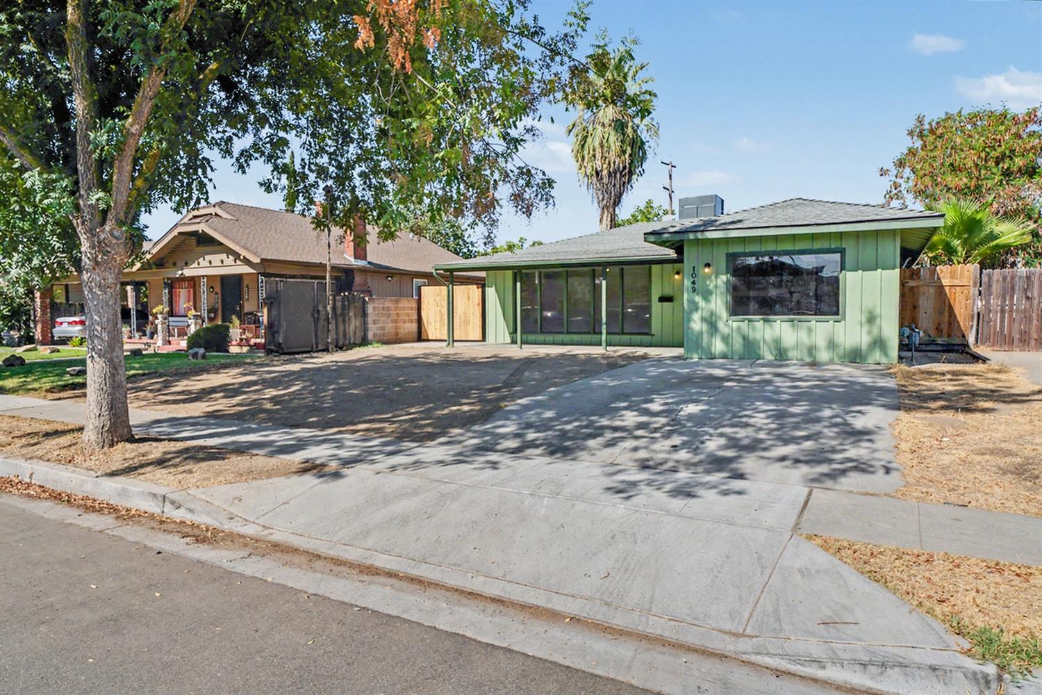 1049 N Farris Ave, Fresno, CA 93728