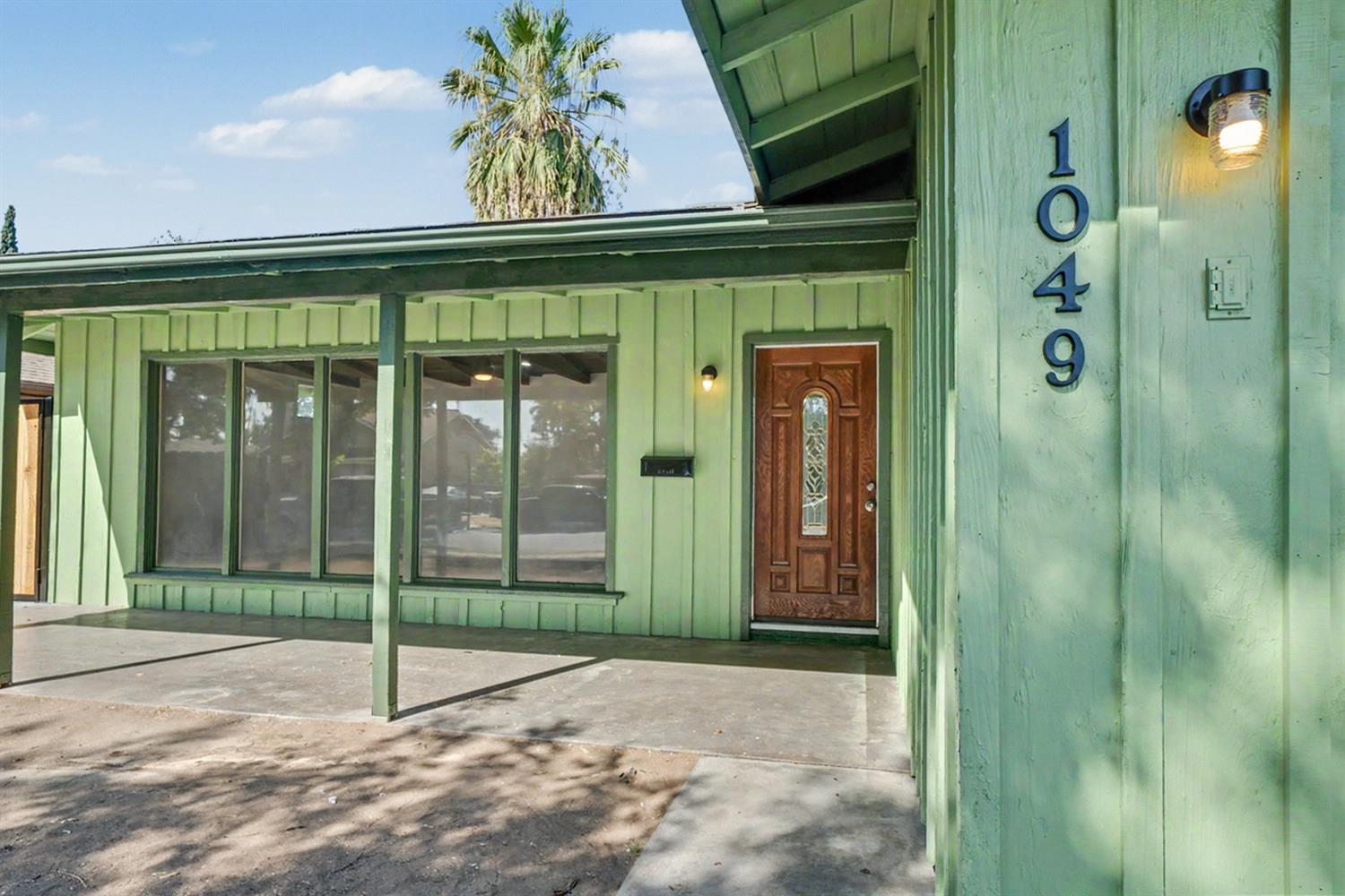 1049 N Farris Ave, Fresno, CA 93728