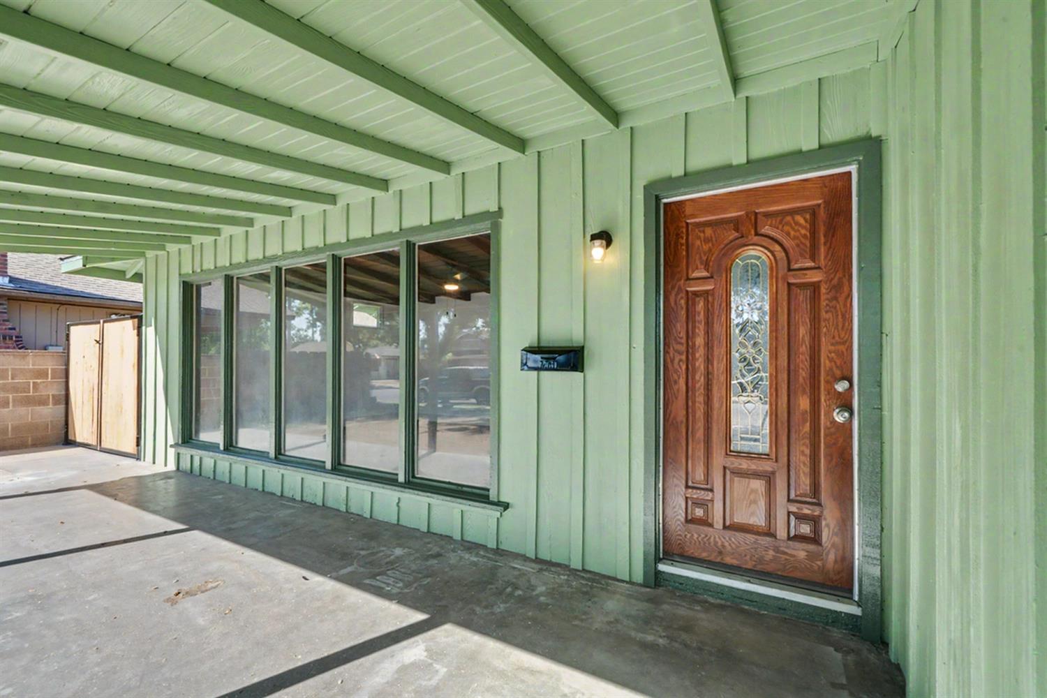 1049 N Farris Ave, Fresno, CA 93728