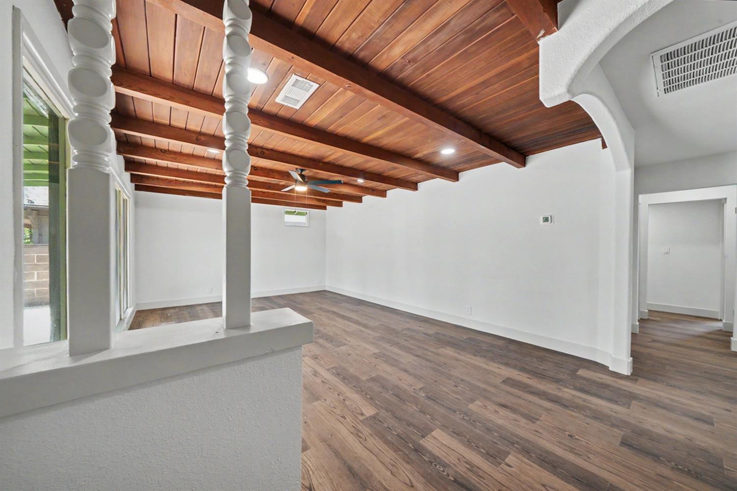 1049 N Farris Ave, Fresno, CA 93728