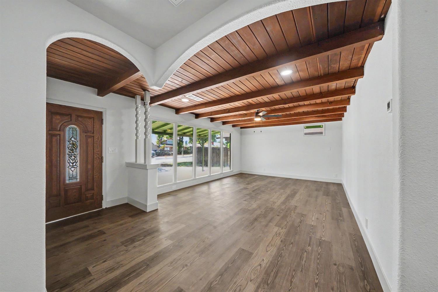 1049 N Farris Ave, Fresno, CA 93728