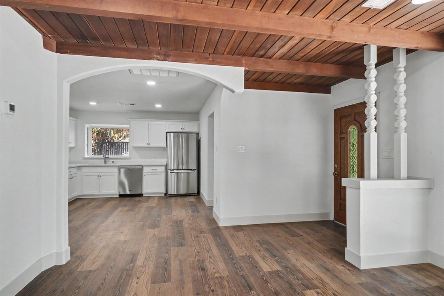 1049 N Farris Ave, Fresno, CA 93728