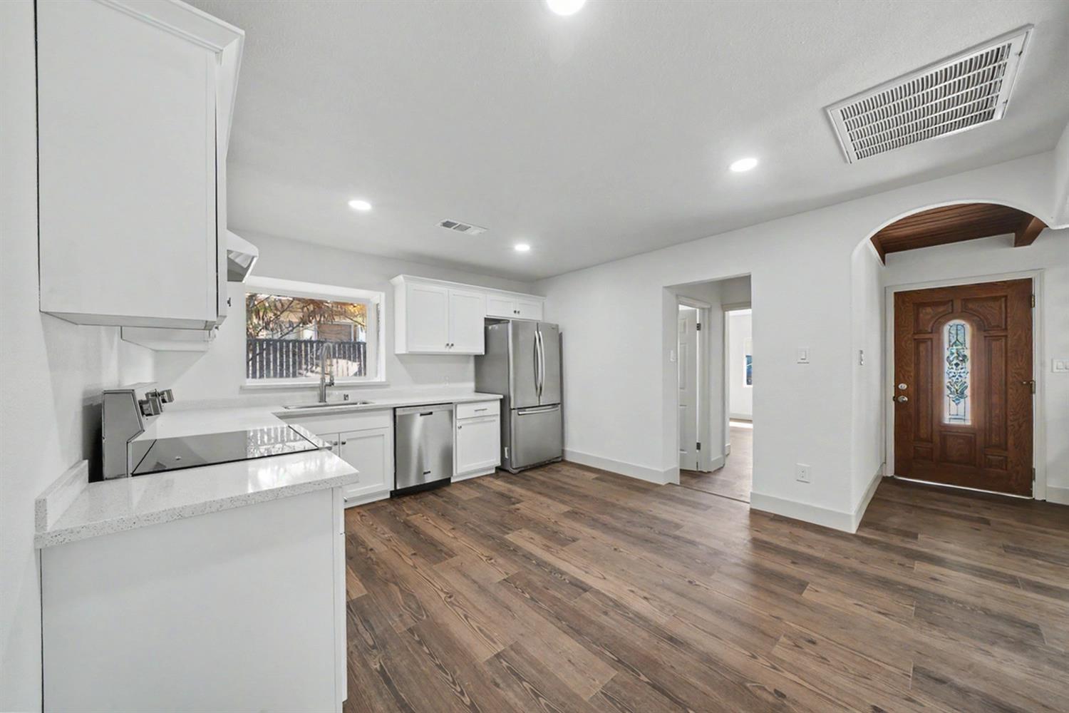 1049 N Farris Ave, Fresno, CA 93728