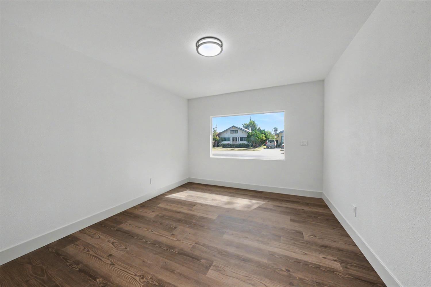 1049 N Farris Ave, Fresno, CA 93728