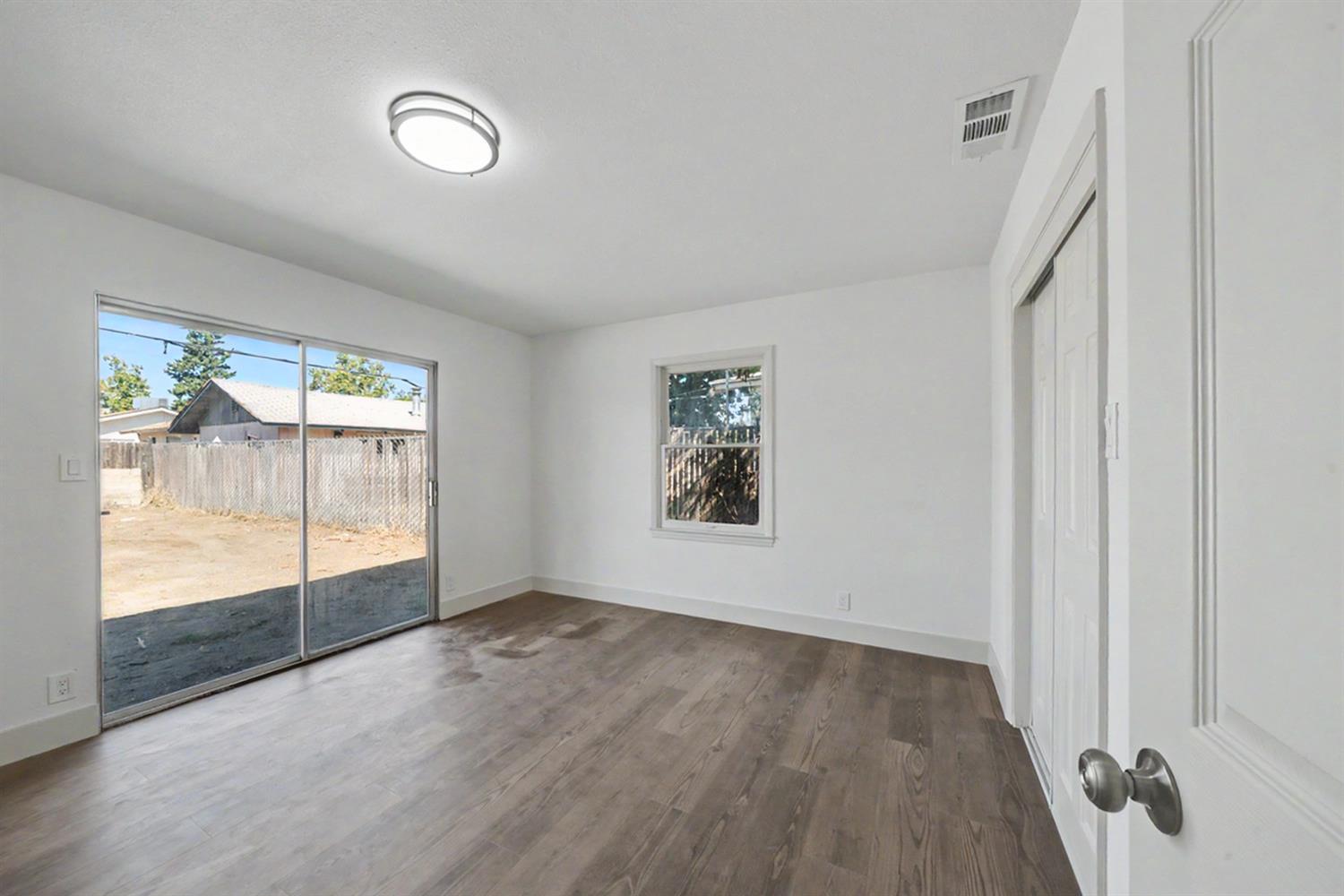 1049 N Farris Ave, Fresno, CA 93728