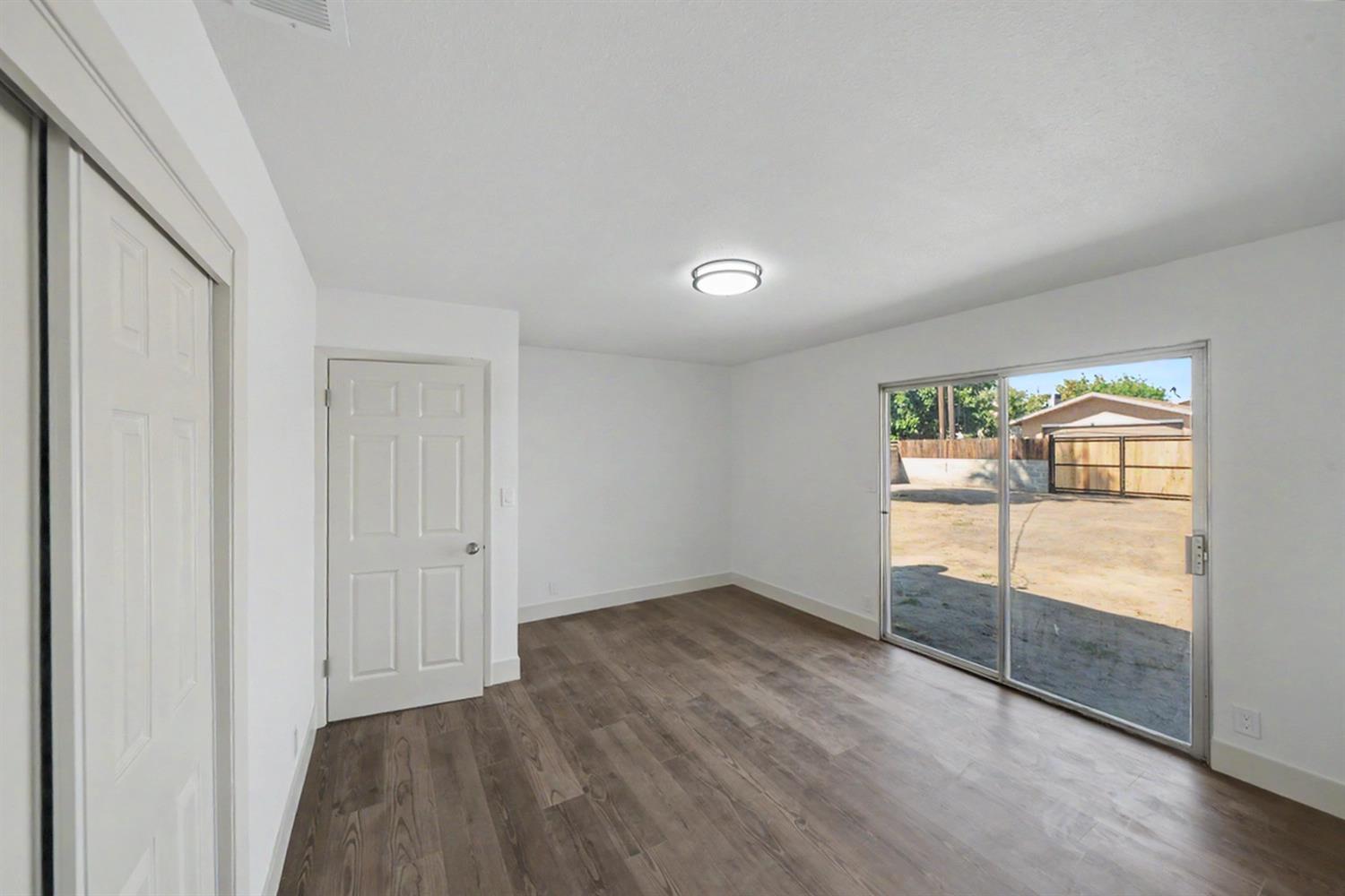 1049 N Farris Ave, Fresno, CA 93728