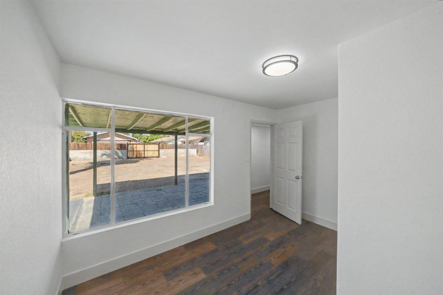 1049 N Farris Ave, Fresno, CA 93728