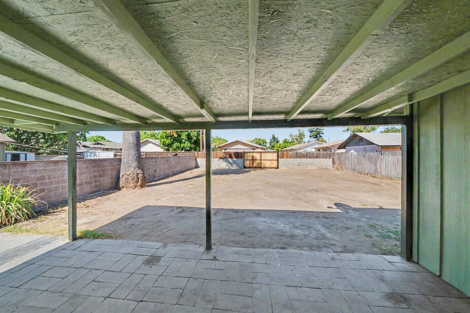 1049 N Farris Ave, Fresno, CA 93728