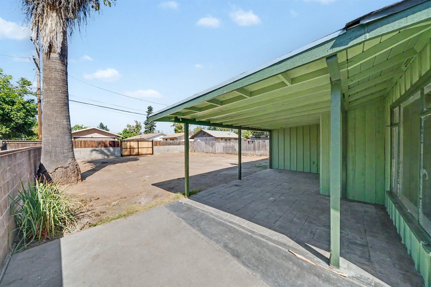 1049 N Farris Ave, Fresno, CA 93728