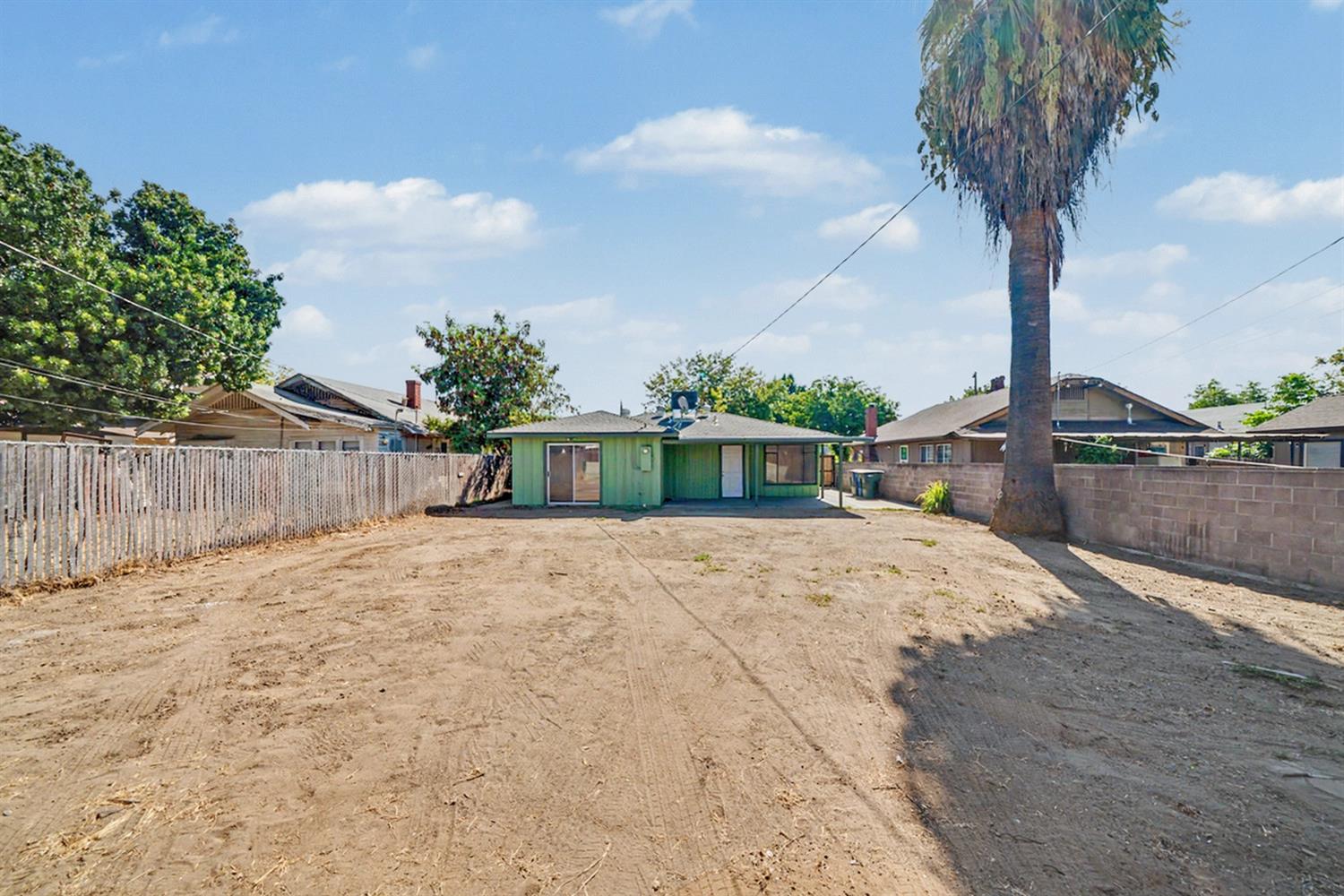 1049 N Farris Ave, Fresno, CA 93728