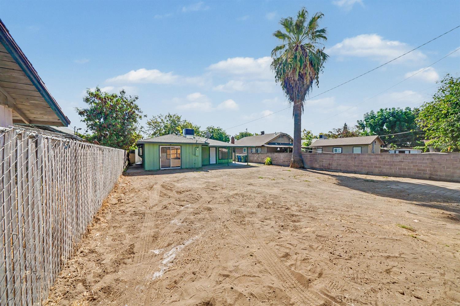 1049 N Farris Ave, Fresno, CA 93728