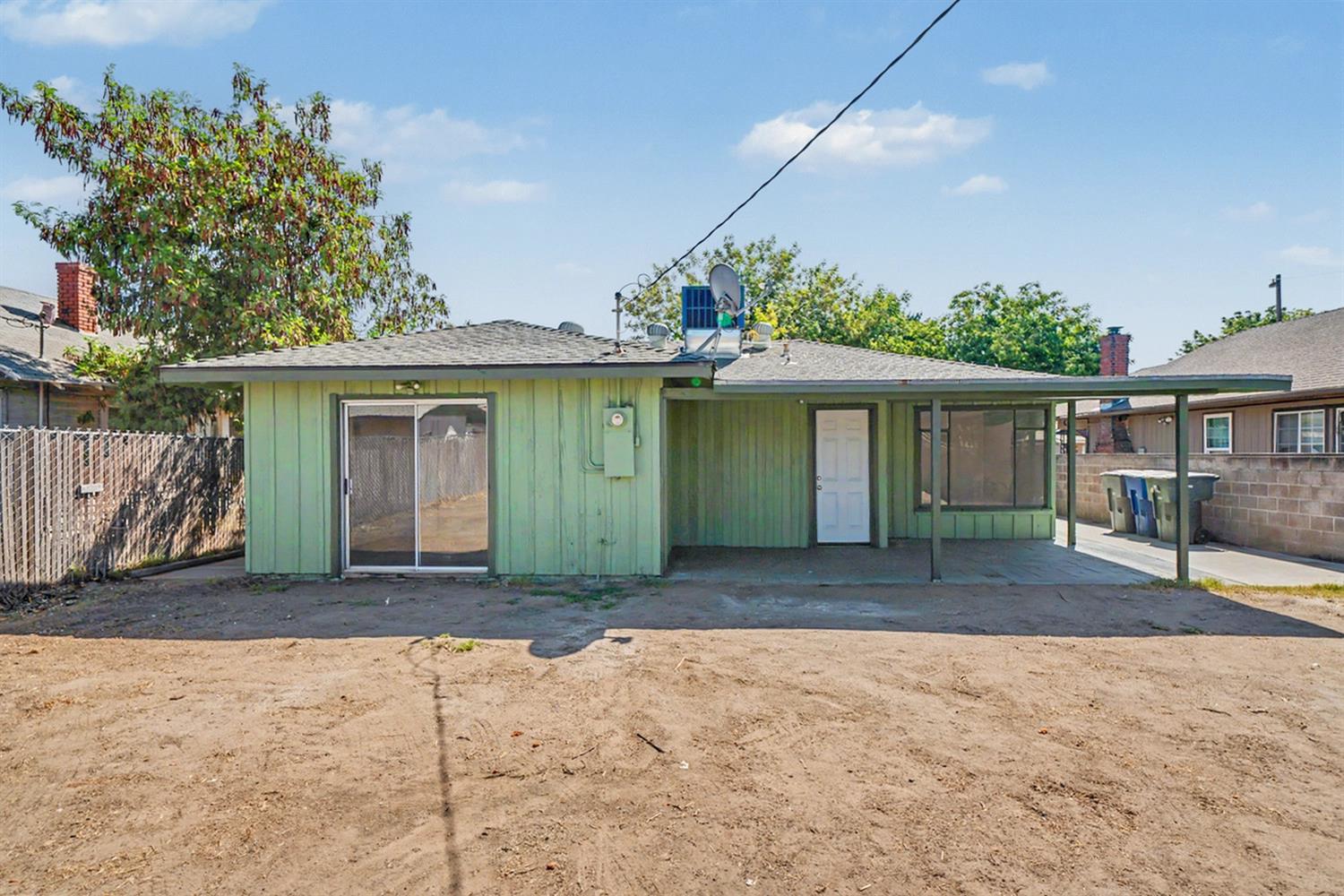 1049 N Farris Ave, Fresno, CA 93728