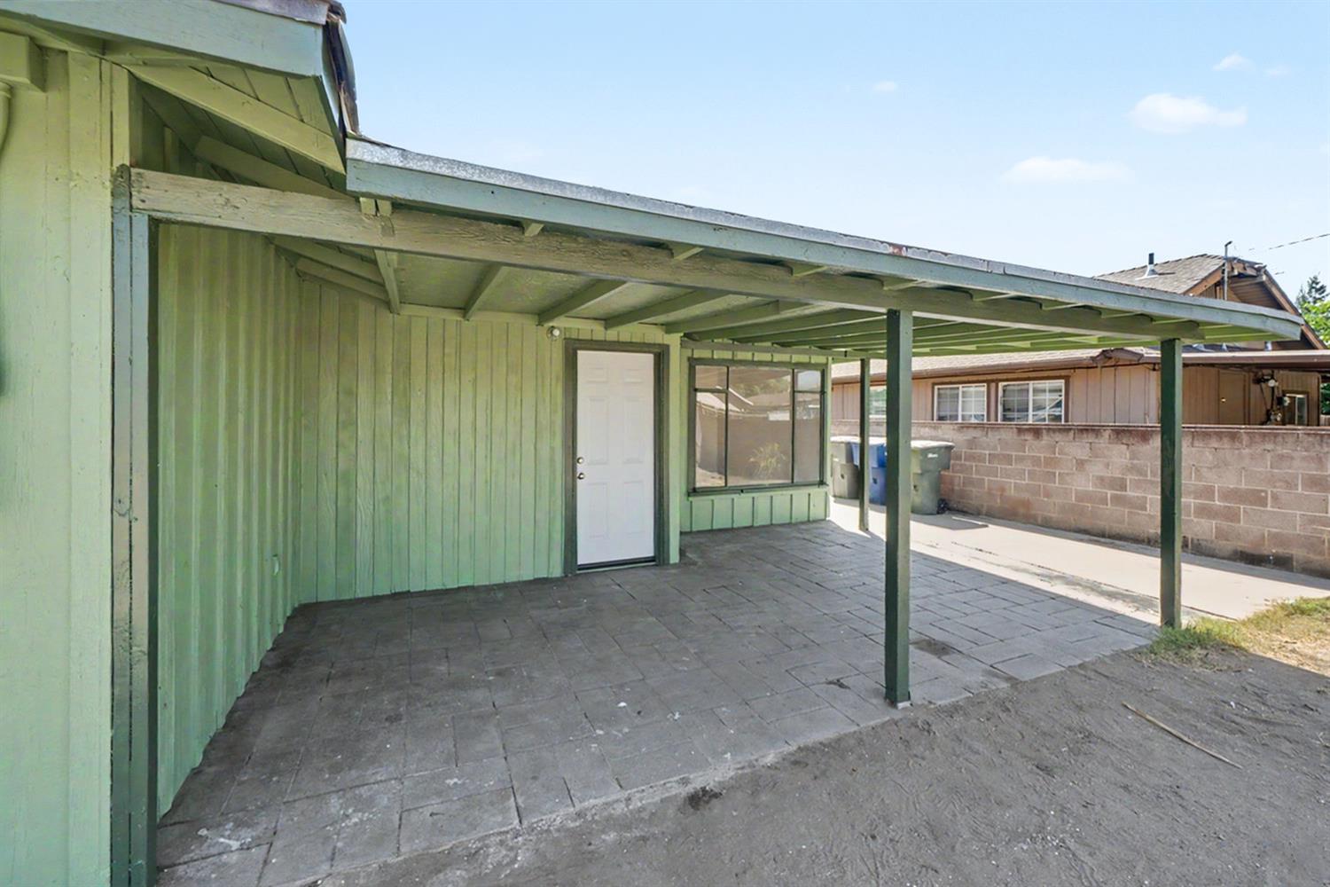 1049 N Farris Ave, Fresno, CA 93728