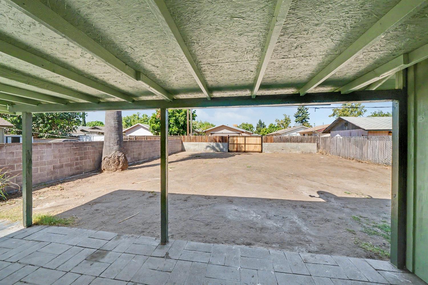 1049 N Farris Ave, Fresno, CA 93728