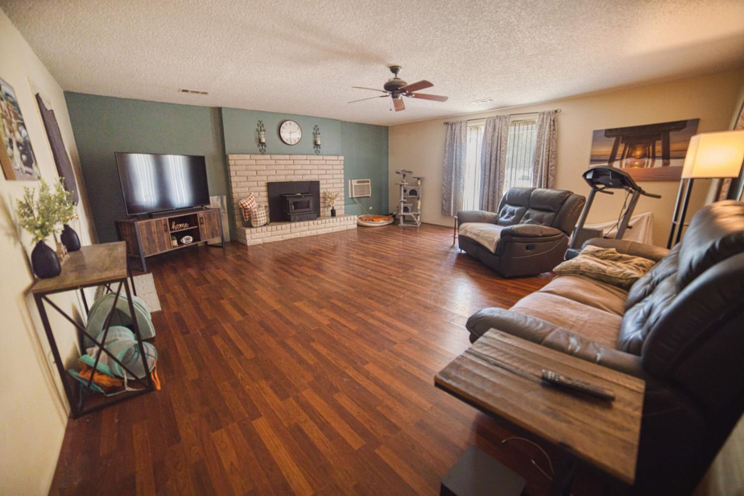 11736 W Jensen Ave, Kerman, CA 93630