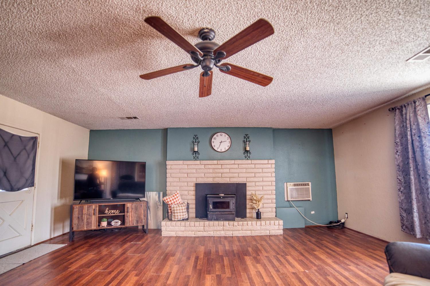 11736 W Jensen Ave, Kerman, CA 93630