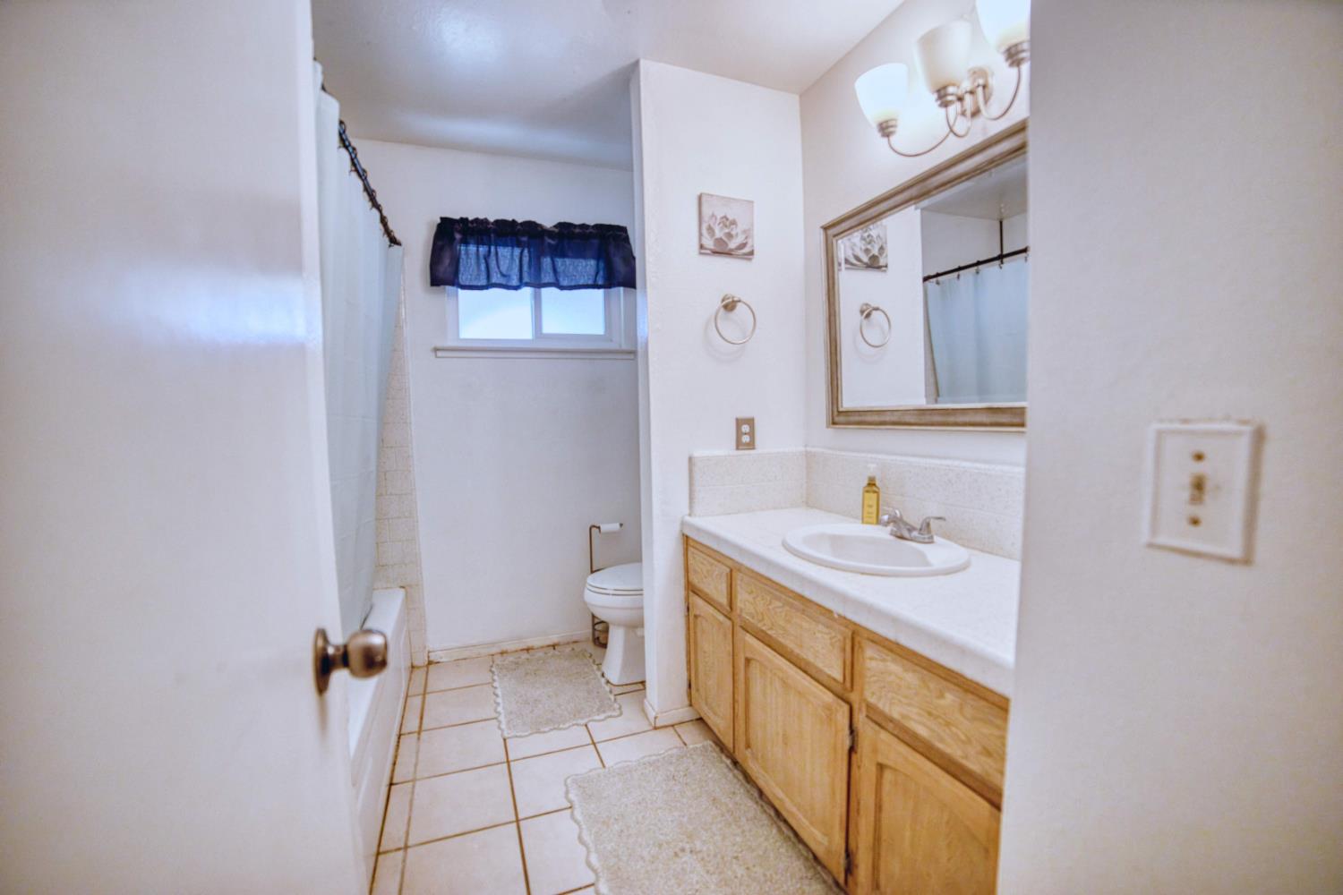 11736 W Jensen Ave, Kerman, CA 93630