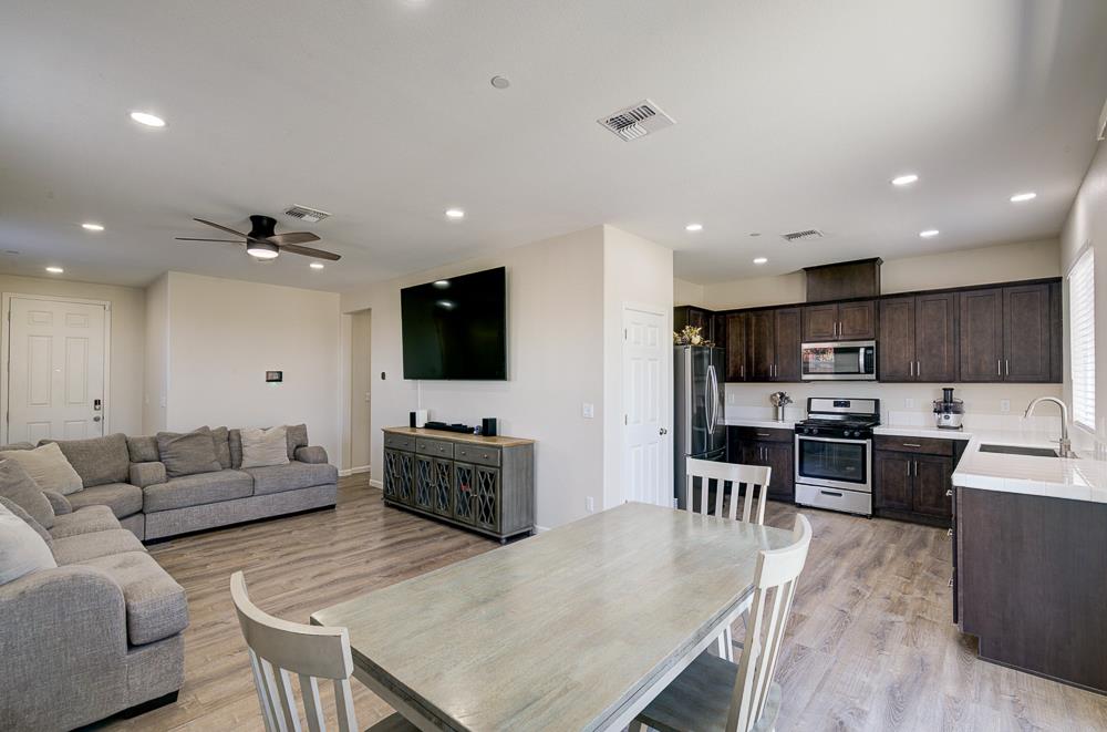3609 Pacifica Dr, Madera, CA 93637