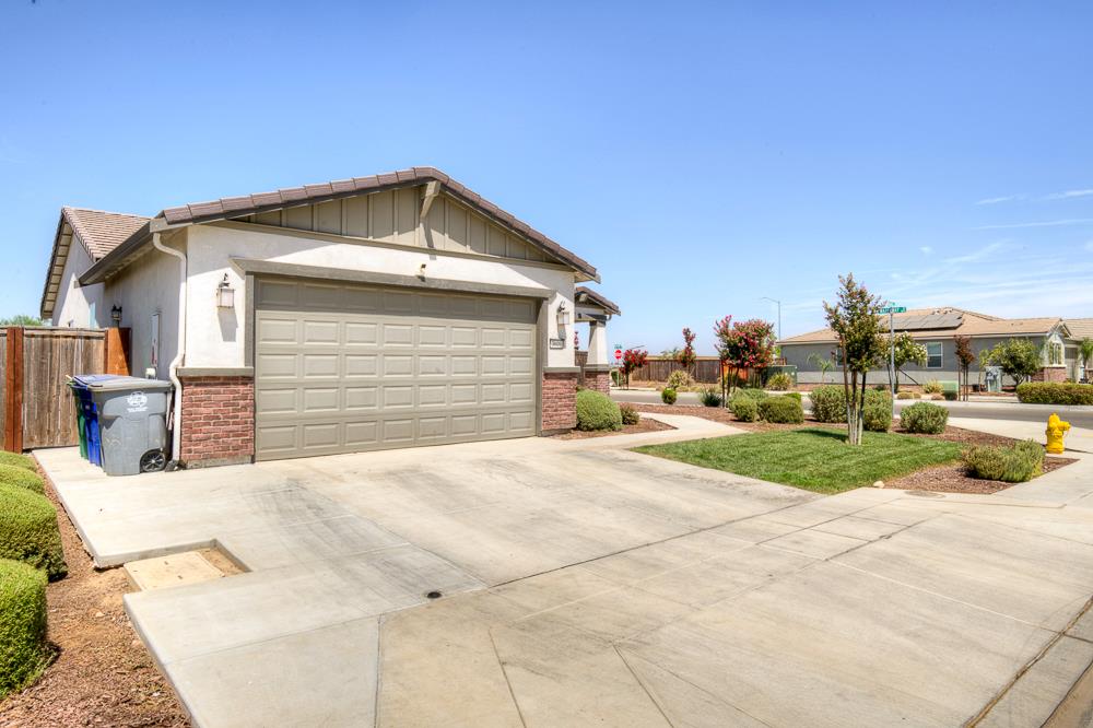 3609 Pacifica Dr, Madera, CA 93637
