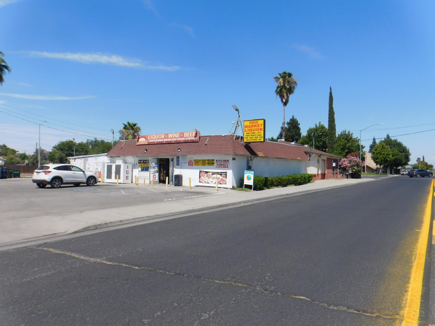 527 Sunrise Ave, Madera, CA 93638
