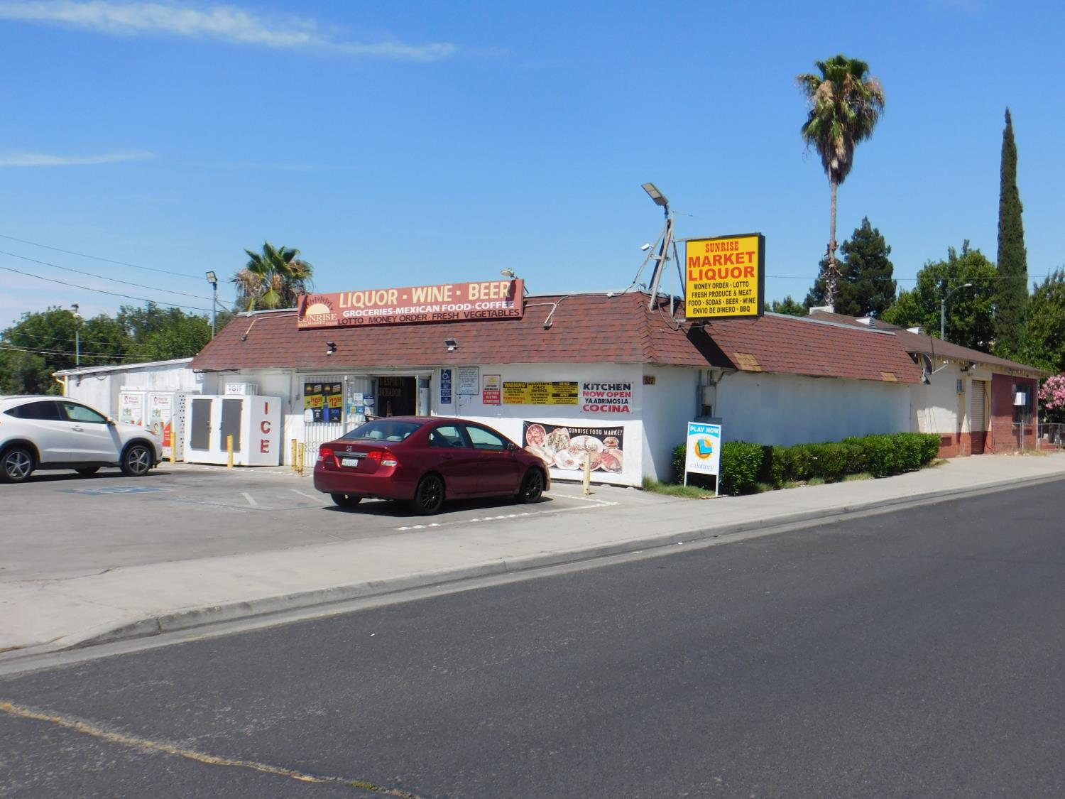 527 Sunrise Ave, Madera, CA 93638