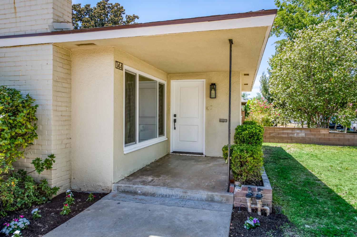 144 E Robinson Ave, Fresno, CA 93704