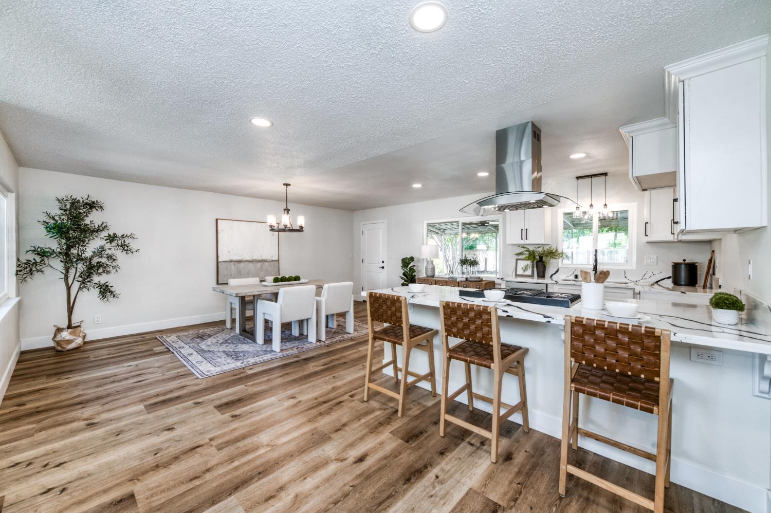 144 E Robinson Ave, Fresno, CA 93704