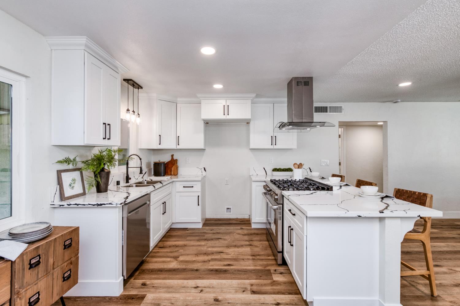 144 E Robinson Ave, Fresno, CA 93704